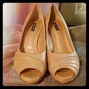 SO COMFORTABLE! Alex Marie Champagne Gold heels
